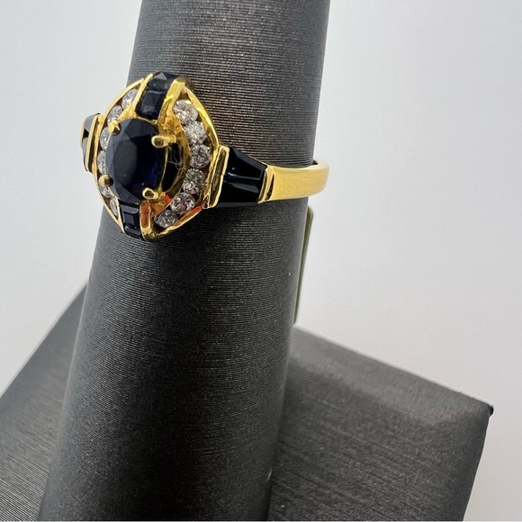 18k Yellow Gold Diamond & Sapphire Ring - Picture 9 of 10